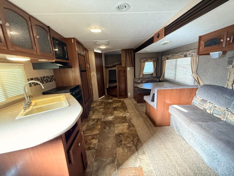 2015 Coachmen RV Freedom Express 28SE photo 18