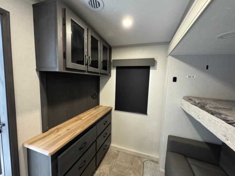 2026 Shasta RVs Phoenix 373MBRB photo 17