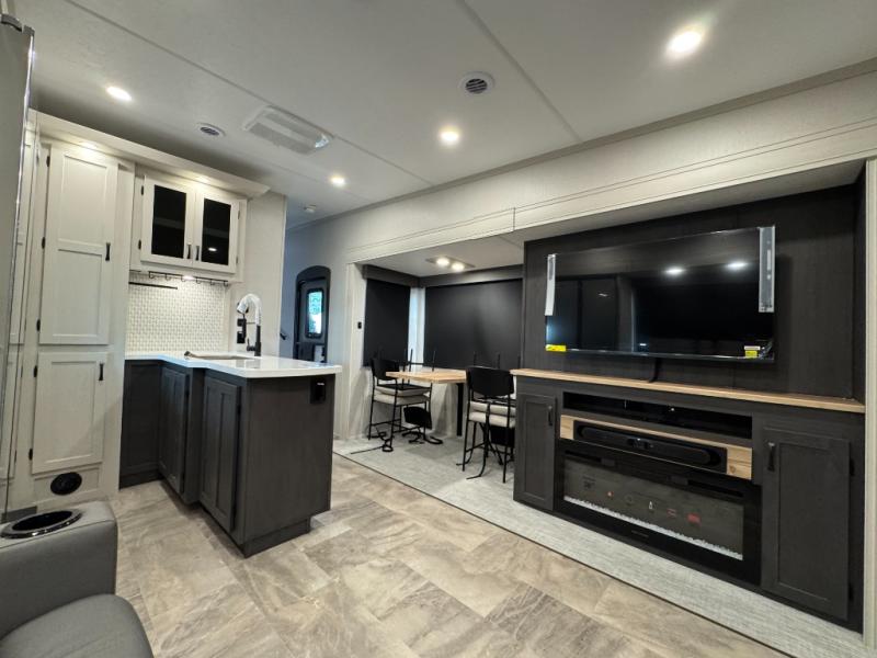 2026 Shasta RVs Phoenix 373MBRB photo 11