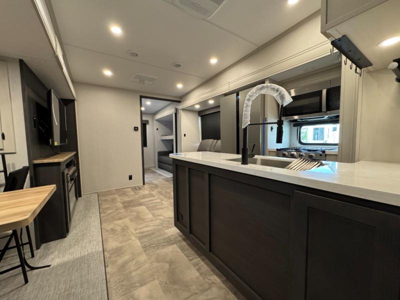 2026 Shasta RVs Phoenix 373MBRB photo 9