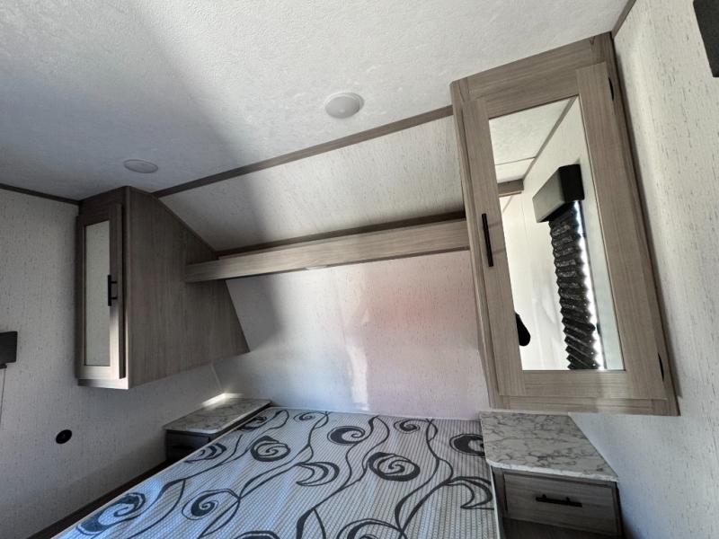 2022 Dutchmen RV Coleman Lantern Series 270TQ Toy Hauler photo 31