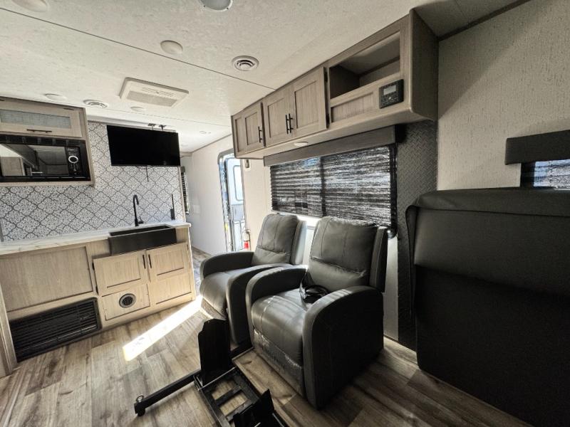 2022 Dutchmen RV Coleman Lantern Series 270TQ Toy Hauler photo 16