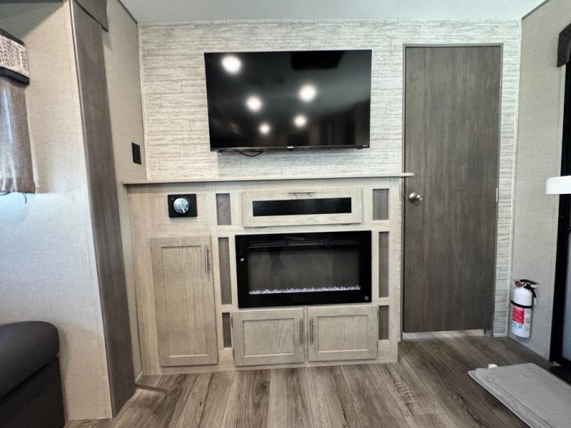 2023 Coachmen RV Catalina Legacy 243RBS photo 24