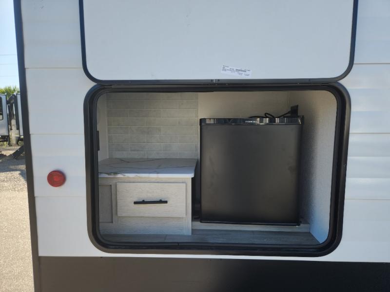 2026 Shasta RVs i-5 Edition 533BH photo 7