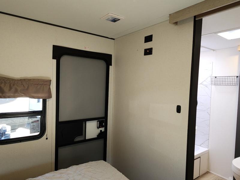 2026 Shasta RVs i-5 Edition 533BH photo 24