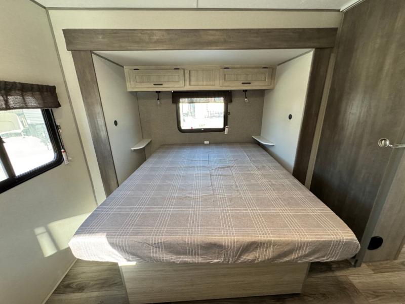 2026 Coachmen RV Catalina Legacy Edition 343BHTS 2 Queen Beds photo 19