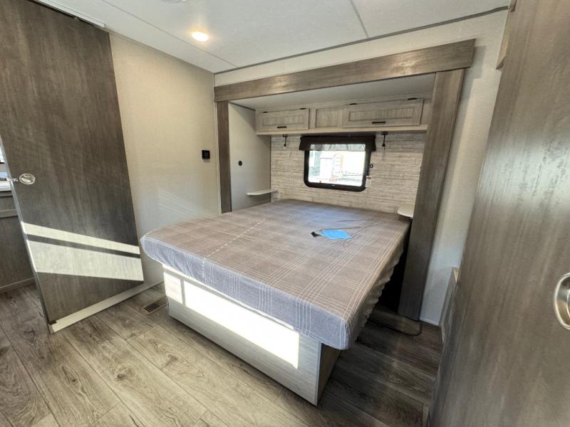 2026 Coachmen RV Catalina Legacy Edition 343BHTS 2 Queen Beds photo 29