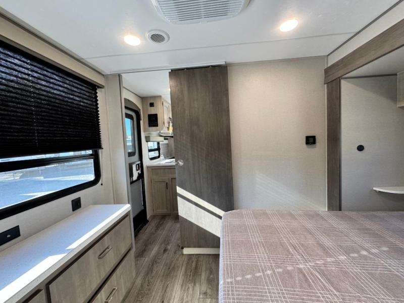 2026 Coachmen RV Catalina Legacy Edition 343BHTS 2 Queen Beds photo 32