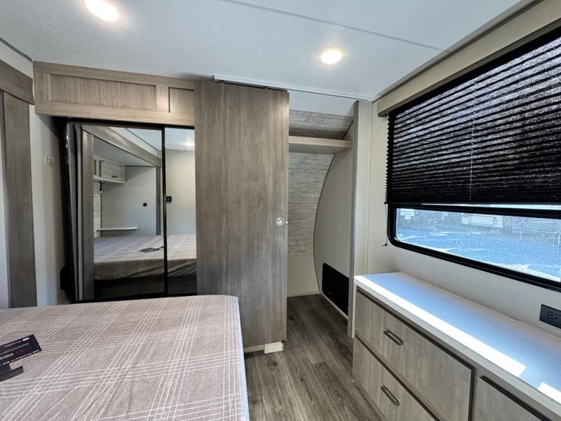 2026 Coachmen RV Catalina Legacy Edition 343BHTS 2 Queen Beds photo 31