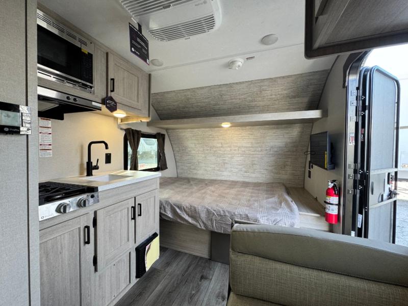 2026 Coachmen RV Catalina Summit Series 7 134RDX photo 8