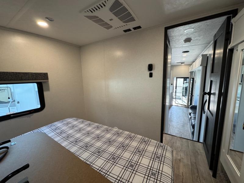 2026 Dutchmen RV Voltage V-Series 3800 Toy Hauler photo 36