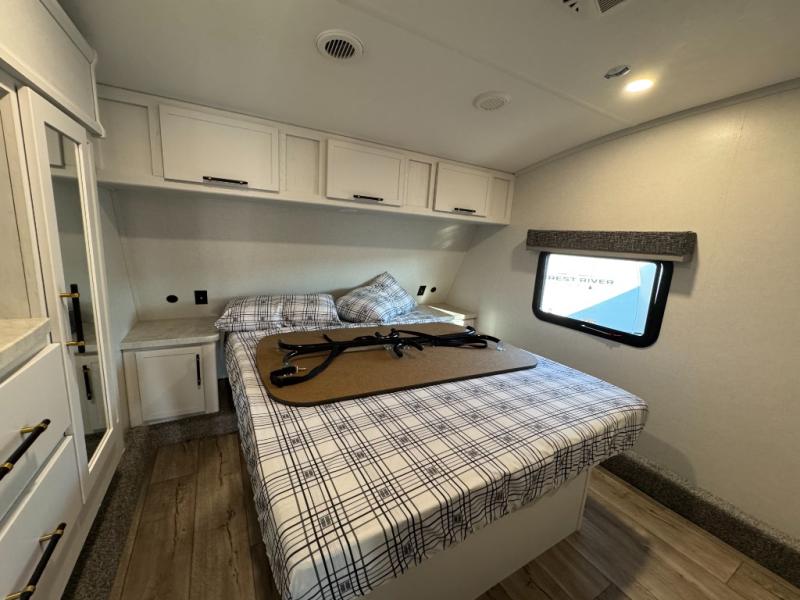 2026 Dutchmen RV Voltage V-Series 3800 Toy Hauler photo 34