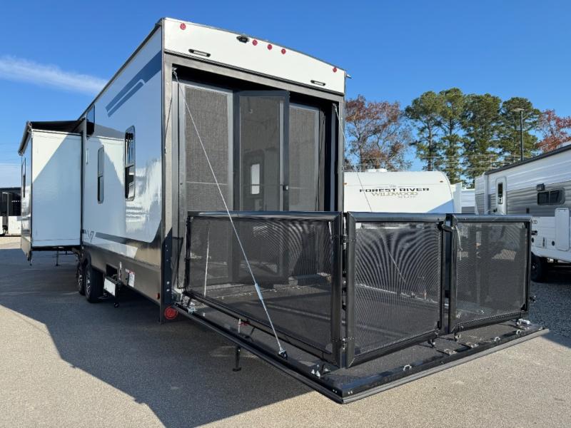 2026 Dutchmen RV Voltage V-Series 3800 Toy Hauler photo 16