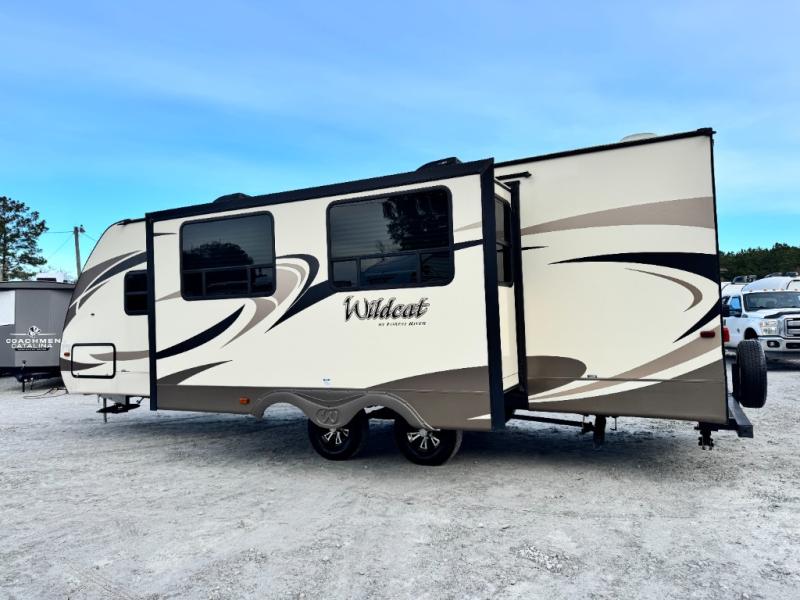 2017 Forest River RV Wildcat 251RBQ photo 4