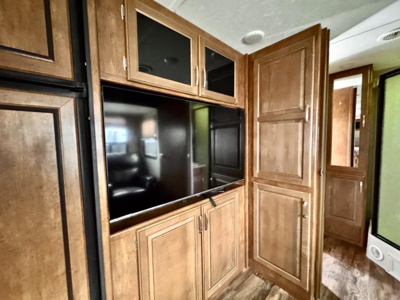 2017 Forest River RV Wildcat 251RBQ photo 14