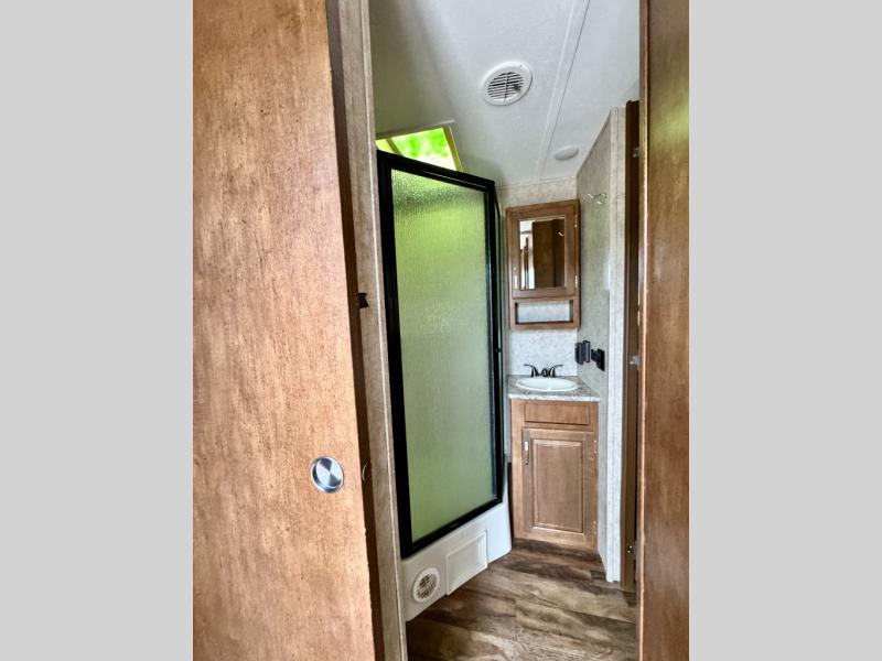 2017 Forest River RV Wildcat 251RBQ photo 22