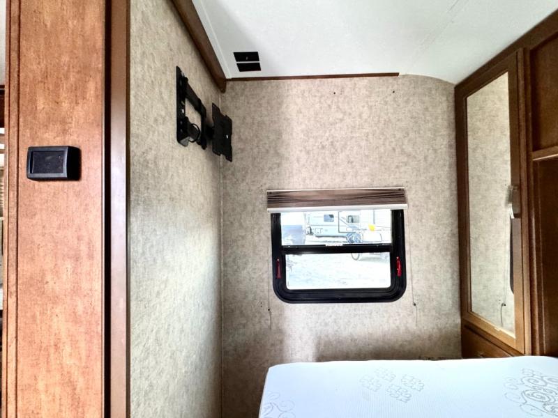 2017 Forest River RV Wildcat 251RBQ photo 19