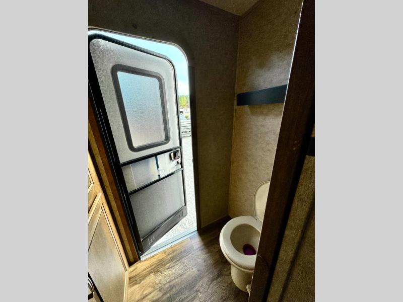 2017 Forest River RV Wildcat 251RBQ photo 21