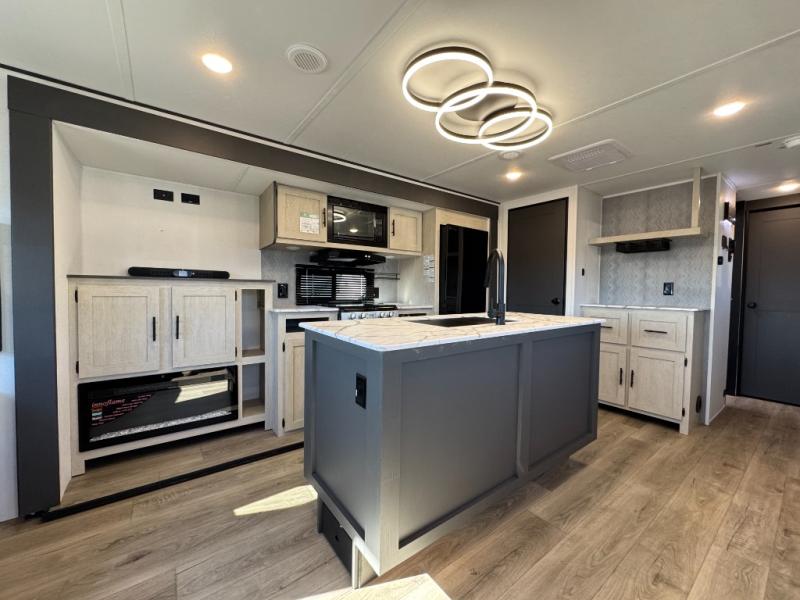 2026 Shasta RVs Shasta 33RLTS photo 10