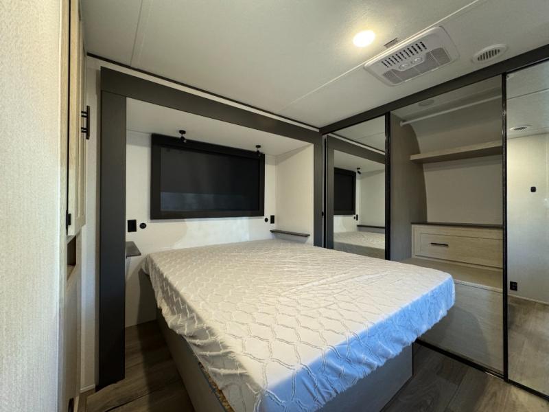 2026 Shasta RVs Shasta 33RLTS photo 18