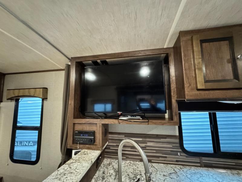 2018 Cruiser MPG 2120RB photo 16