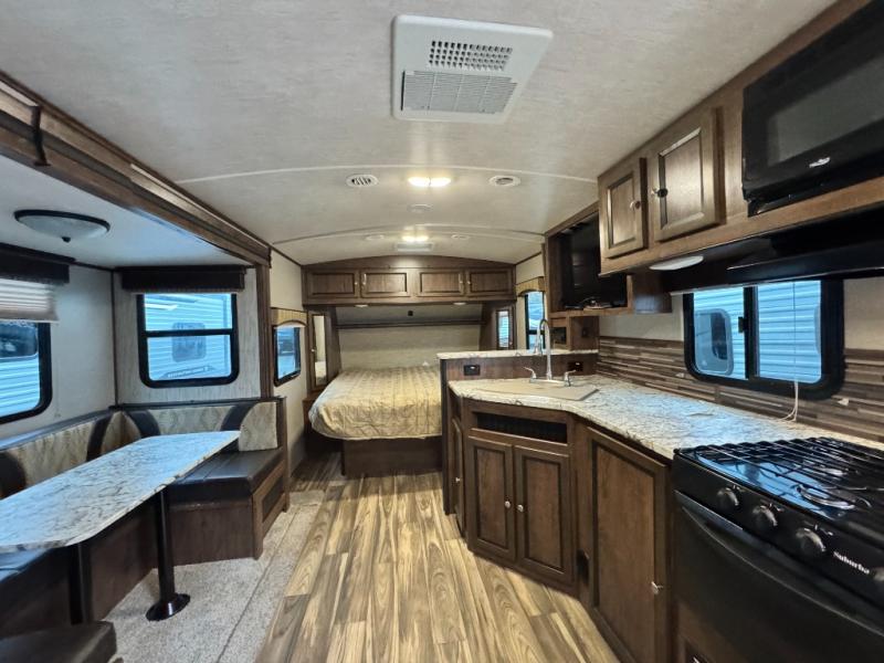 2018 Cruiser MPG 2120RB photo 10