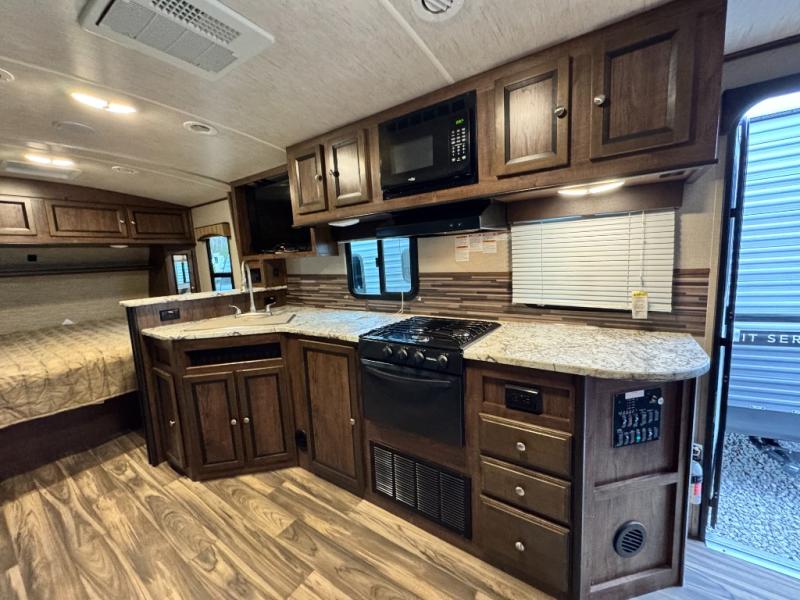 2018 Cruiser MPG 2120RB photo 9